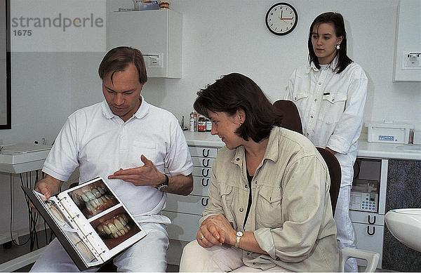 Zahnarzt zeigen medizinische buchen Patienten  Deutschland