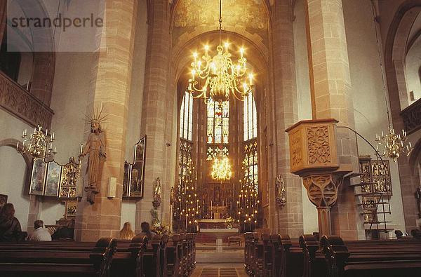 Altar der Kirche  St. Leonhard  Frankfurt am Main  Hessen  Deutschland