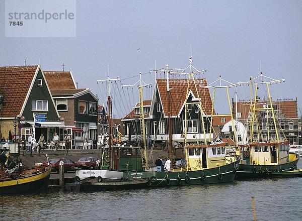 Boote im Hafen  Volendam  Niederlande