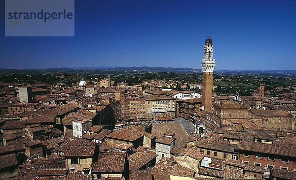 Erhöhte Ansicht der Stadt Siena  Toskana  Italien