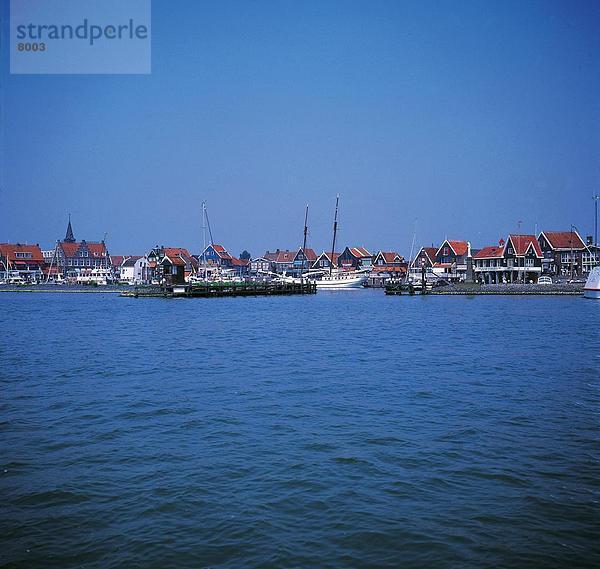 Boote im Hafen  Volendam  Niederlande