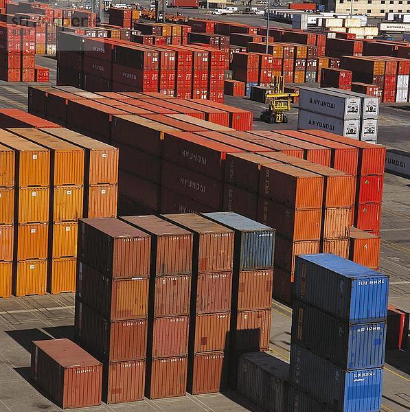 Container im Hafen  Long Beach  Kalifornien  USA