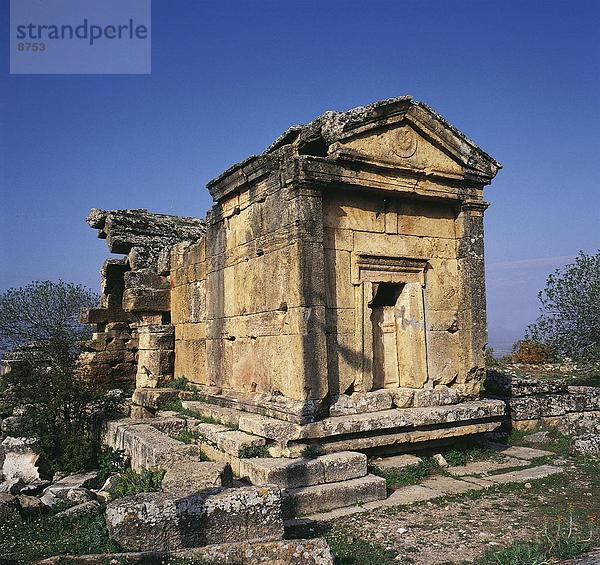 Alte Ruinen der antiken Grabstätte  Nekropolis  Türkei