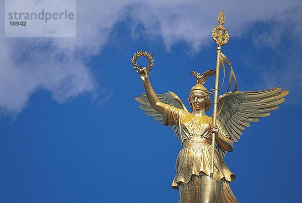 Statue von Nike  Siegesgöttin  Berlin  Deutschland