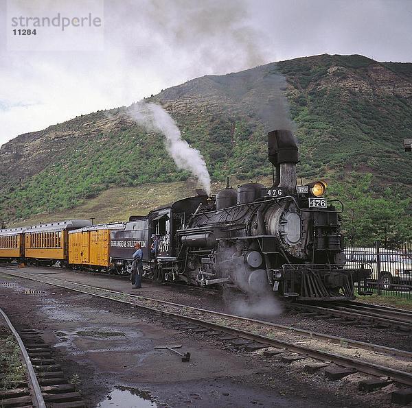 Dampfzug auf Bahngleis  Durango  Colorado  USA