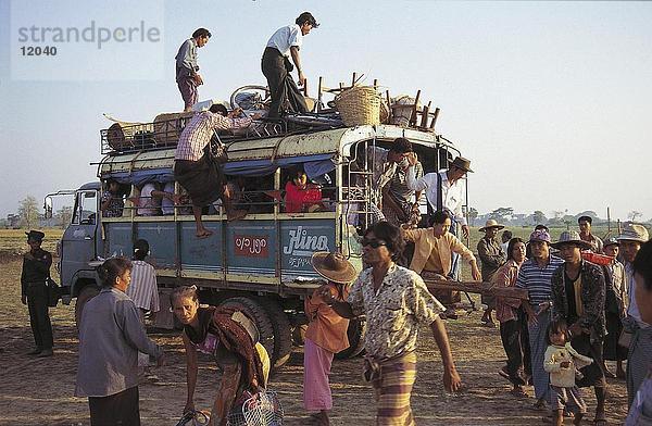 Leutereisens in LKW  Myanmar