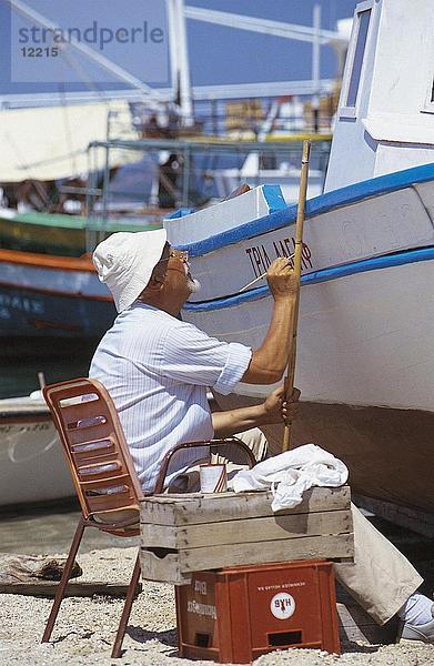 Profil Profile Mann Boot streichen streicht streichend anstreichen anstreichend Seitenansicht Griechenland