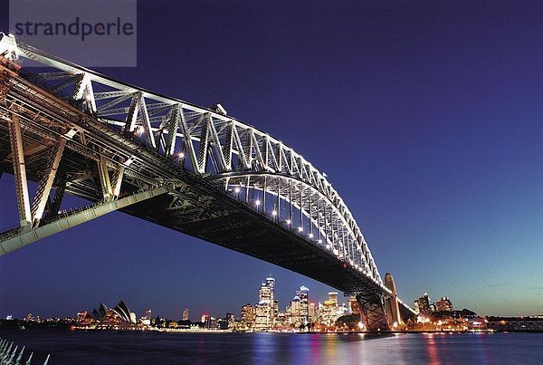 Brücke über Meer  Sydney Harbour Bridge  Sydney Harbor  Sydney  New South Wales  Australien