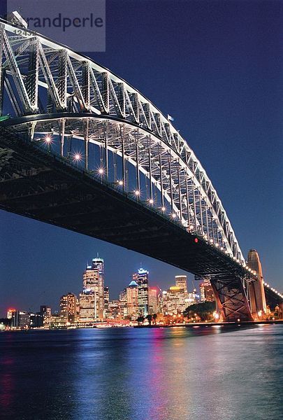 Brücke über Fluss  Sydney Harbour Bridge  Sydney Harbor  Sydney  New South Wales  Australien