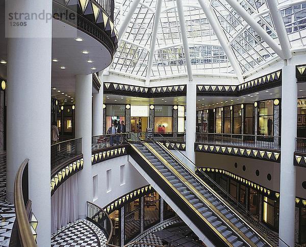 Innere der Shopping-Mall  Friedrichstrabe  Berlin  Deutschland