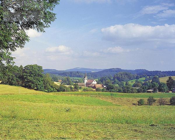 Kirche auf ländliche Landschaft  Tschechische Republik