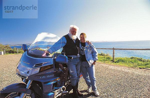 Paar mit Motorrad  Queensland  Australien