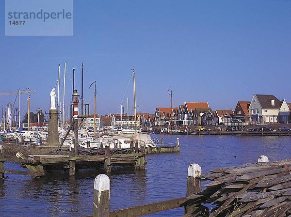 Boote im Hafen  Volendam  Niederlande