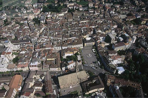 Luftbild der Stadt  Bozen  Südtirol  Trentino-Alto Adige  Italien