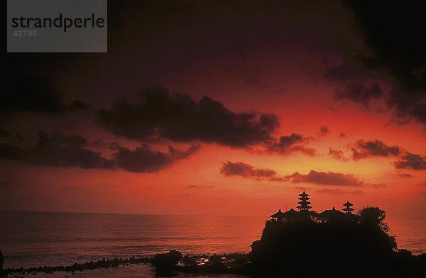 Silhouette der Tempel bei Küste  Tanah Lot Tempel  Bali  Indonesien