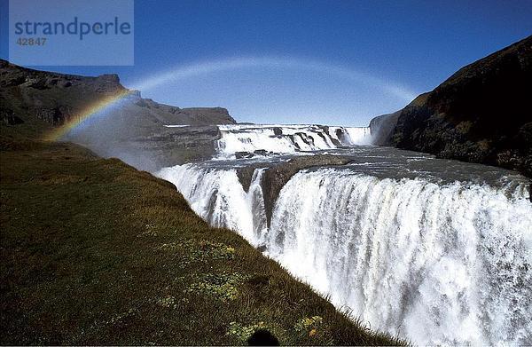 Regenbogen über Wasserfall Gullfoss-Wasserfall  Island