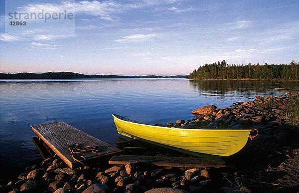 Boot am Seeufer  Saimaa-See  Loikansaari  Finnland