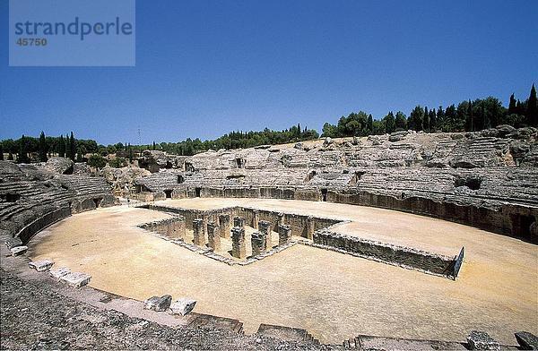 Ruinen von Amphitheater  Italica  Andalusien  Spanien