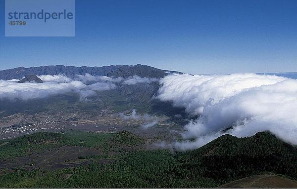 Wolken über Gebirgsketten vom Pico Birigoyo  La Palma  Kanarische Inseln  Spanien
