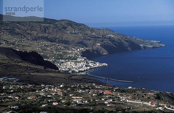 Luftbild der Stadt an der K??ste  La Palma  Kanarische Inseln  Spanien