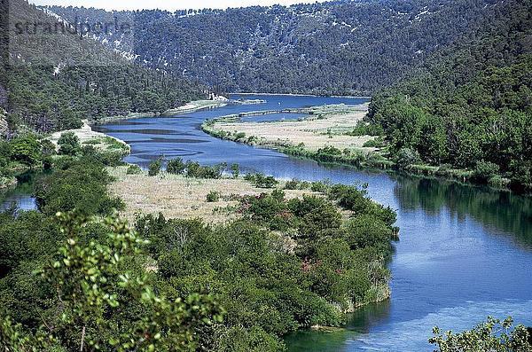 Erhöhte Ansicht des Flusses Krka  Skradin  Mitteldalmatien  Kroatien