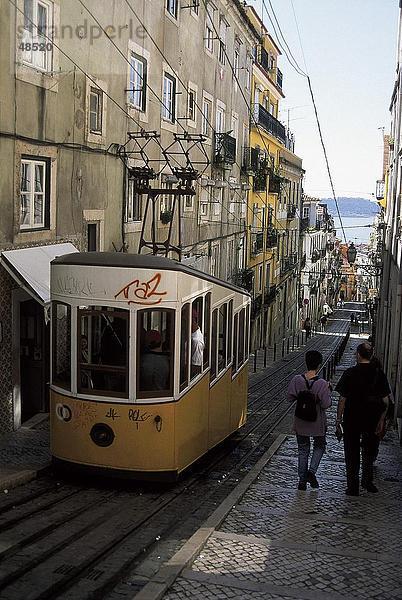 Straßenbahn verschieben auf der Strecke  Aufzug Da Bica  Sao Bento  Lissabon  Portugal