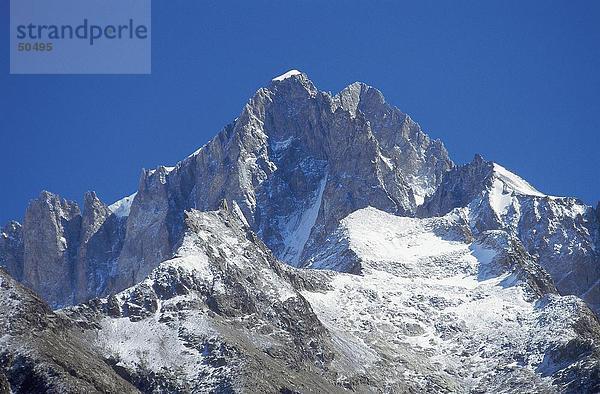 Schnee auf Bergkette  Barre des Ecrins  Dauphine  Alpes-de-Haute-Provence  Frankreich