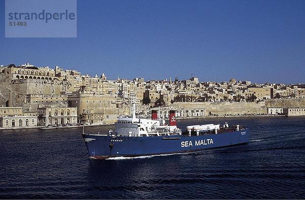 Schiff im Hafen  Valletta  Malta