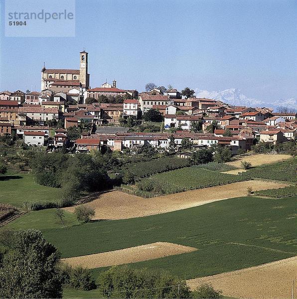 Feld an Dorf  Monferrato  Asti  Piemont  Italien