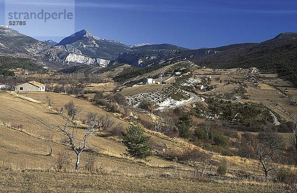 Erhöhte Ansicht des Dorfes  La Palud-Sur-Verdon  Alpes-De-Haute-Provence  Provence-Alpes-Côte d ' Azur  Frankreich