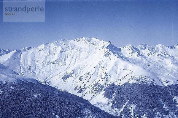 Schneebedeckte Berge im Winter  Schweiz