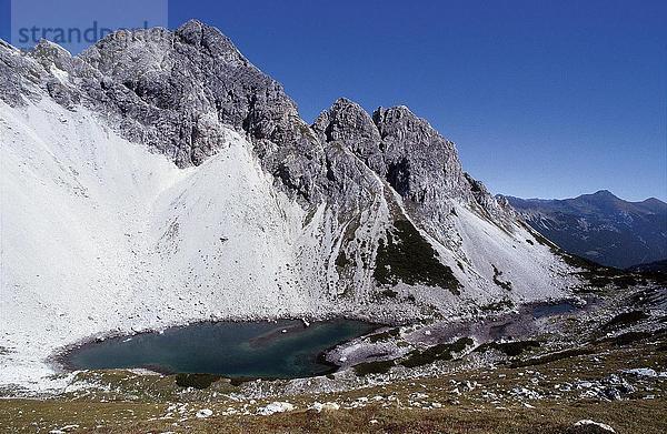 See gegenüber Berge  Alpensee  Alpen  Österreich