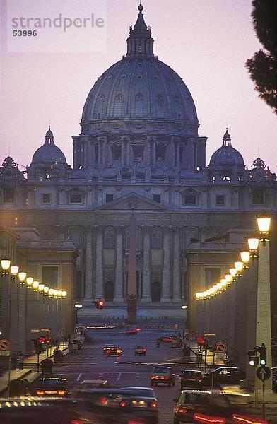 Fassade der Basilika  St. Peter's Basilica  Vatikanstadt