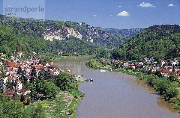 Fluss  der durch Landschaft  Elbe River  Wehlen  Niedersachsen  Deutschland