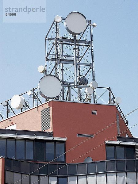 Mikrowellen-Antenne auf Fernmeldeturm