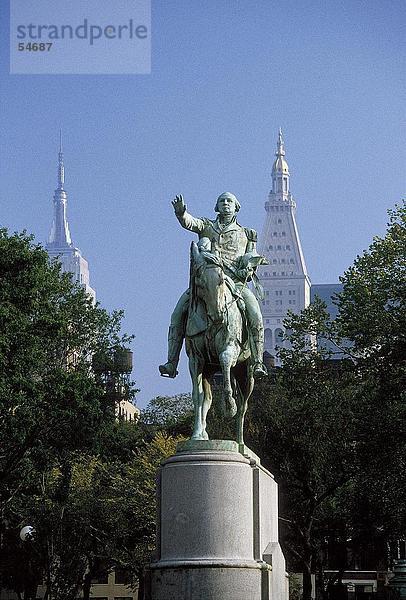 Untersicht of Reiterdenkmal  Union Square in New York City  New York State  USA