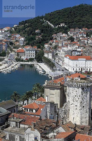 Erhöhte Ansicht der Marina in der Stadt Split  Mitteldalmatien  Kroatien