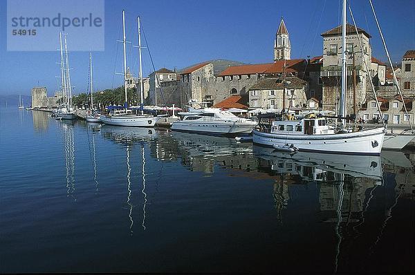 Boote im Hafen  Trogir  Mitteldalmatien  Kroatien