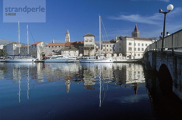 Boote im Hafen  Trogir  Mitteldalmatien  Kroatien