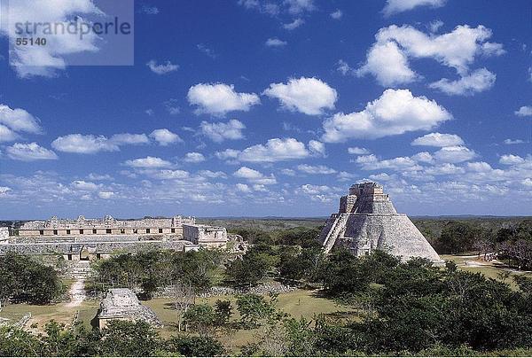 Alte Ruinen der Gebäude  Uxmal  Yucatan  Mexiko