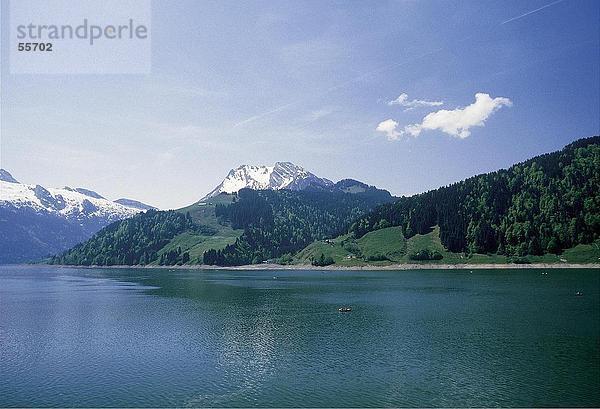See gegenüber Berge  Wagitalersee  Schwyz  Schweiz