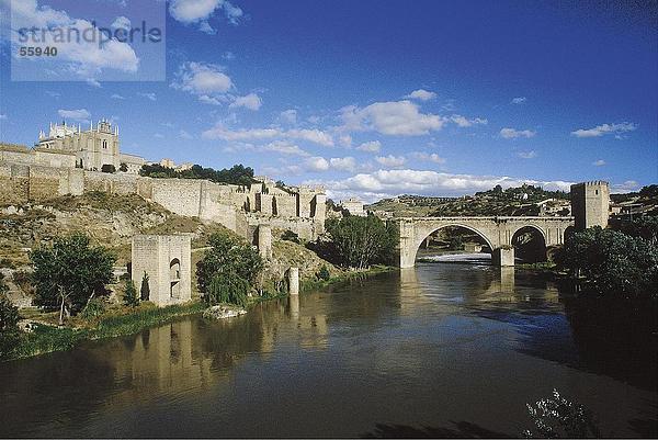 Brücke über den Fluss Tajo  Toledo  Spanien  Europa