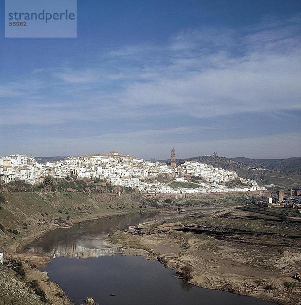 Erhöhte Ansicht des Flusses Guadalquivir Fluss  Montoro  Córdoba  Europa