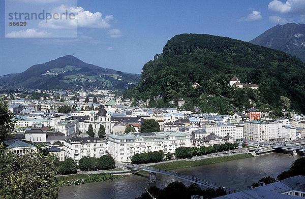 Erhöhte Ansicht der Stadt  Salzach River  Kapuzinerberg  Österreich