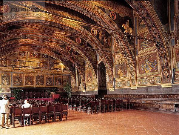 Innere der Kirche  Perugia  Umbrien  Italien  Europa