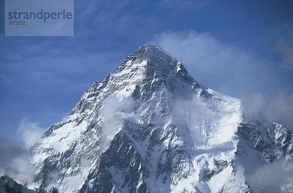 Verschneiten Berggipfel gegen den blauen Himmel  Mt K2  Godwin Austen  Karakorum Range  Pakistan