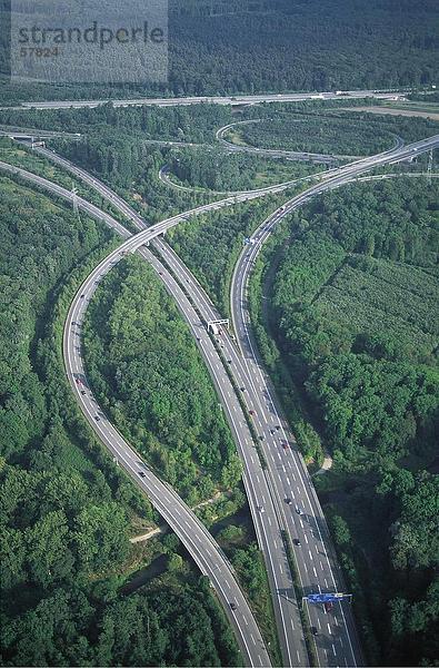 Luftbild von einer Autobahn in einer Gesamtstruktur