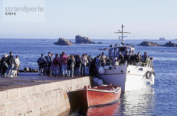 Menschen Sie boarding Schiff  Insel Island  Ile De Brehat  Bretagne  Frankreich
