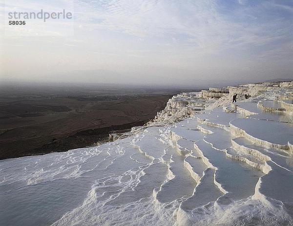 Erhöhte Ansicht Kalkstein Terrassen  Pamukkale  Denizli Provinz  Anatolien  Türkei