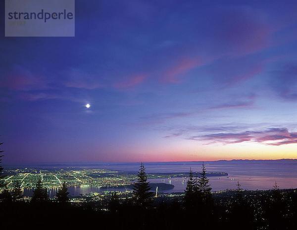 Mond im Himmel  Vancouver  British Columbia  Kanada